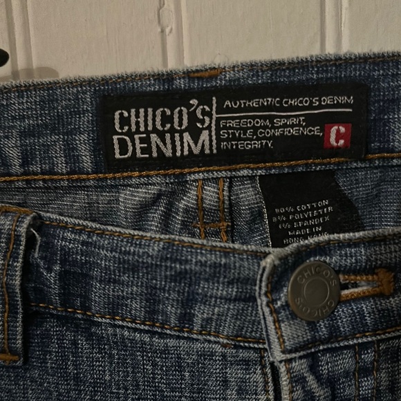 Like new! Chico’s Light Blue Denim Jeans sz 1 (US M/8) - Picture 10 of 16